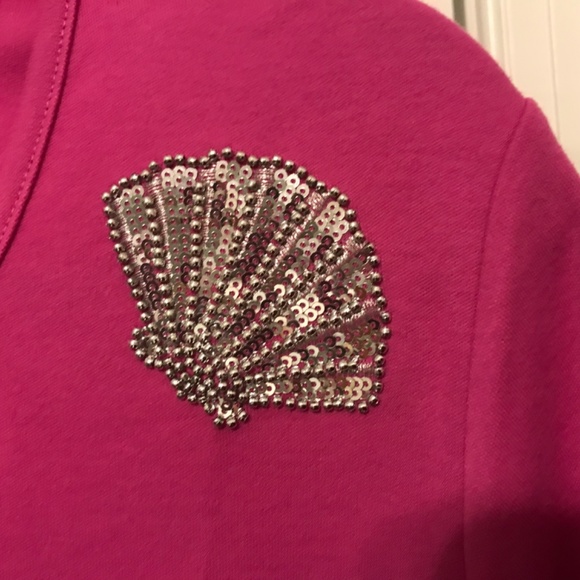 Quacker Factory bright pink t-shirt with beaded / sequined seashells (2X) - Picture 2 of 6